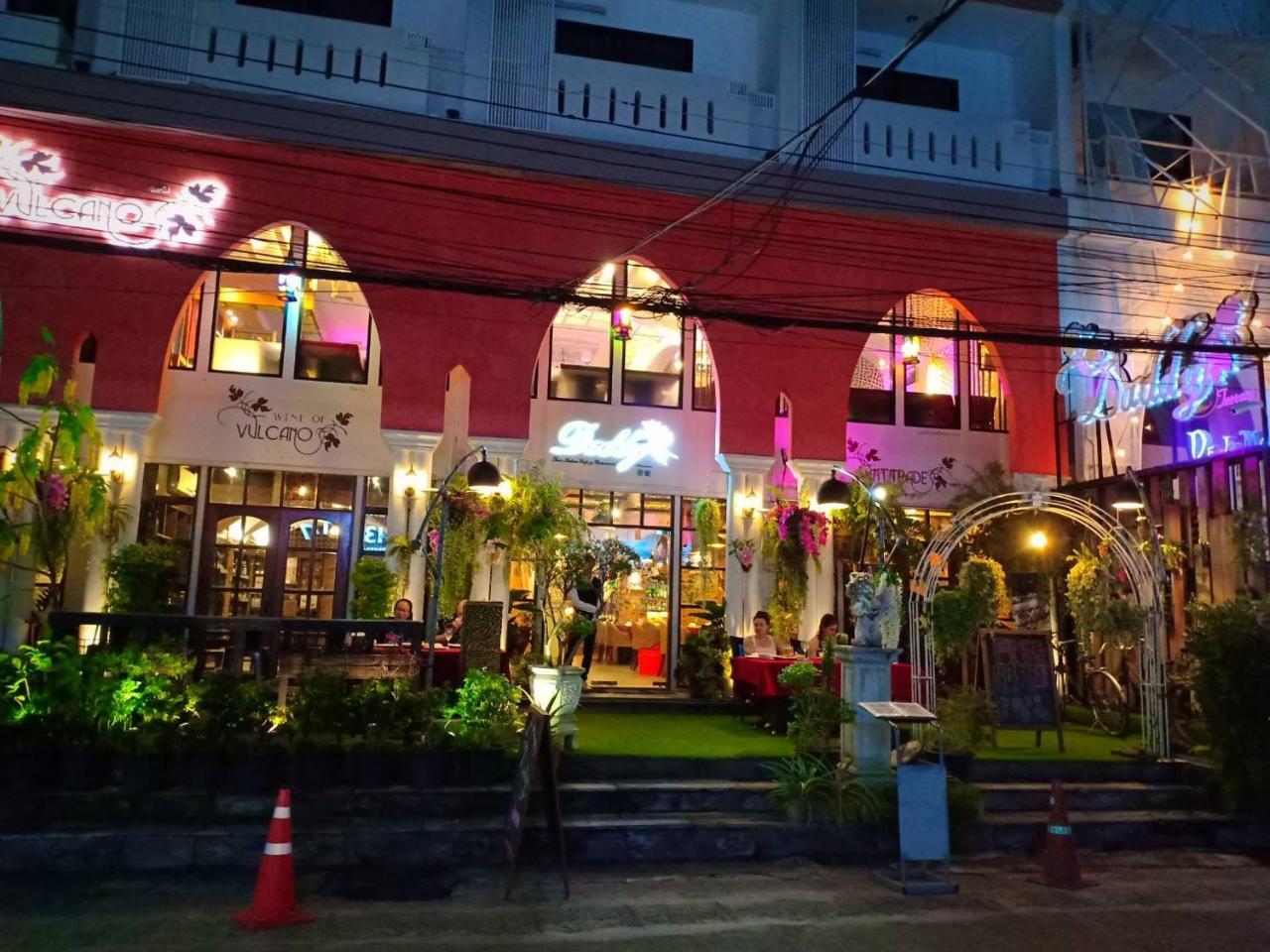 Vulcano Hotel Chiang Mai Exterior foto